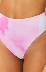 High-cut leg opening and pink tie-dye pattern of the high-waisted bikini bottom