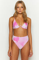 High-cut leg opening and pink tie-dye pattern of the high-waisted bikini bottom