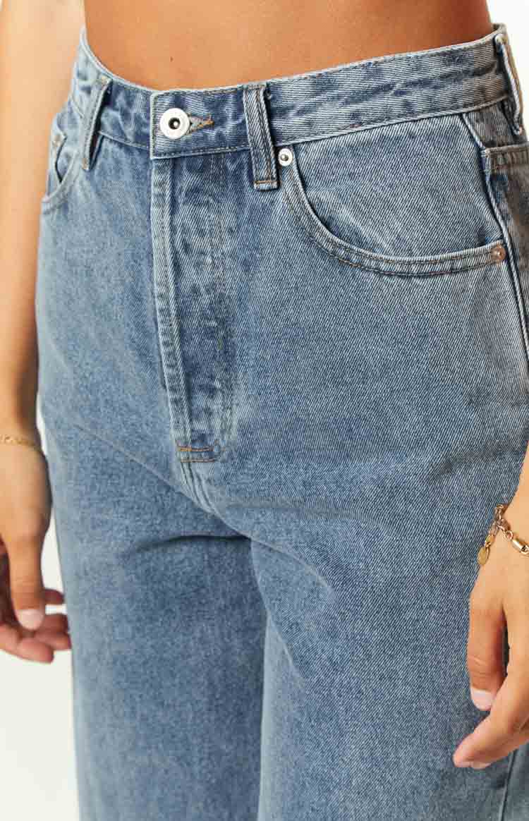 Essie Light Blue Straight Leg Jeans – Beginning Boutique US