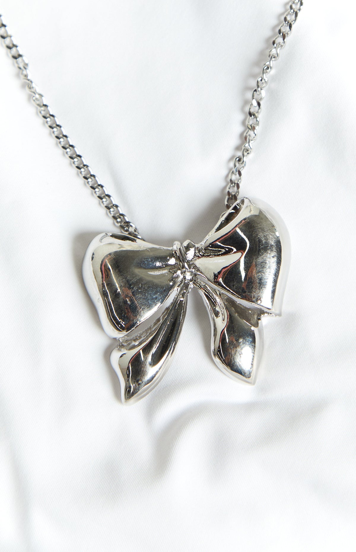 Merrelle Silver Bow Pendant Necklace Image