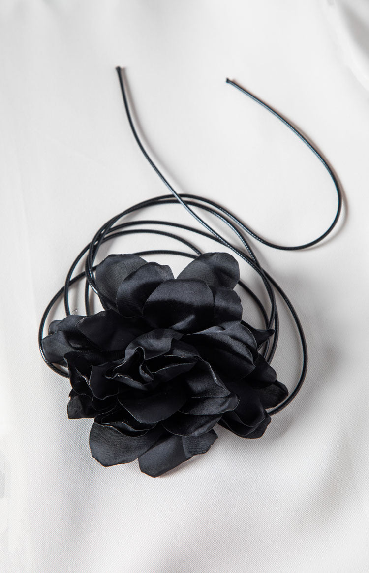 Pria Black Flower Chocker Necklace Image
